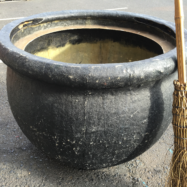 CAULDRON, Large Fibreglass - 1m Dia